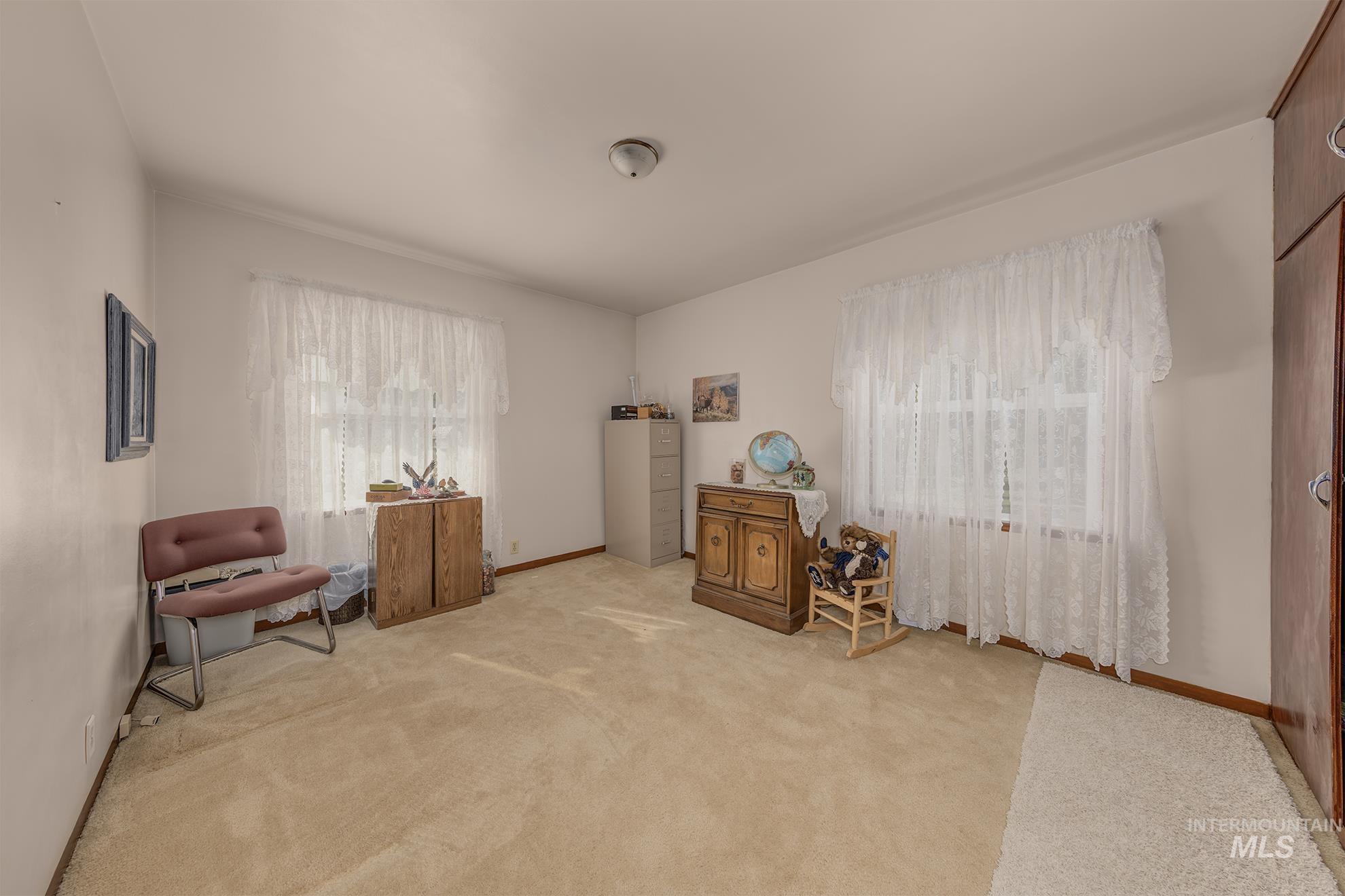 116 Pioneer Road Weiser, ID 83672 - Photo 16 of 41 Sitting room with plenty of natural light and light colored carpet