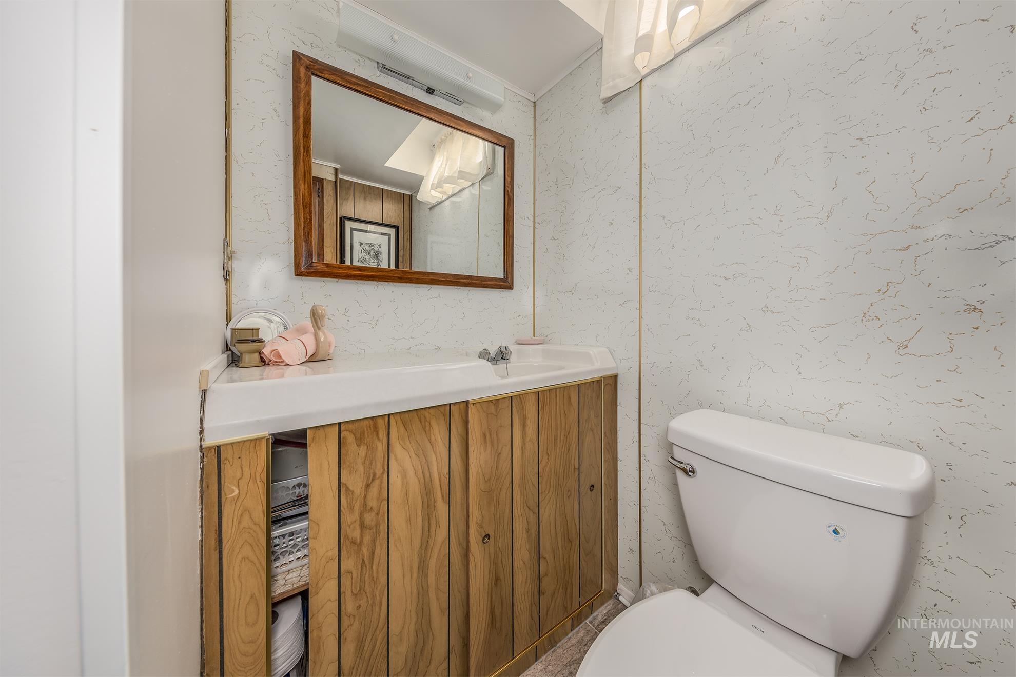 116 Pioneer Road Weiser, ID 83672 - Photo 24 of 41 Half bathroom featuring vanity and toilet