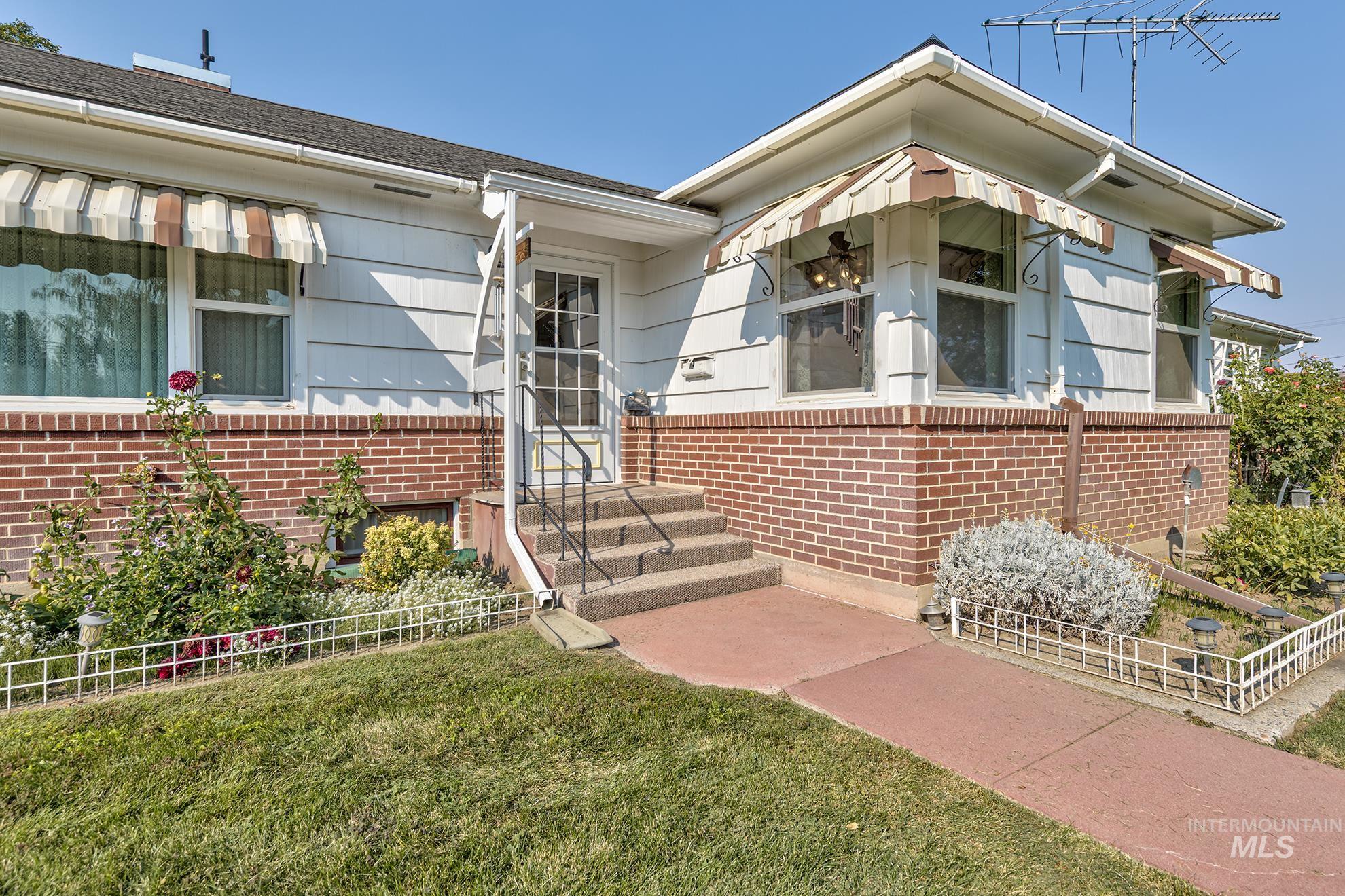 116 Pioneer Road Weiser, ID 83672 - Photo 3 of 41 View of front of house with brick siding and a front yard