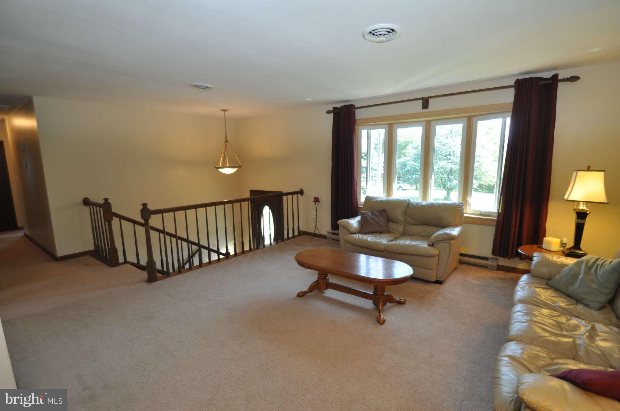 5136 Perry Road Mount Airy, MD 21771 - Photo 4 of 29 Living Room