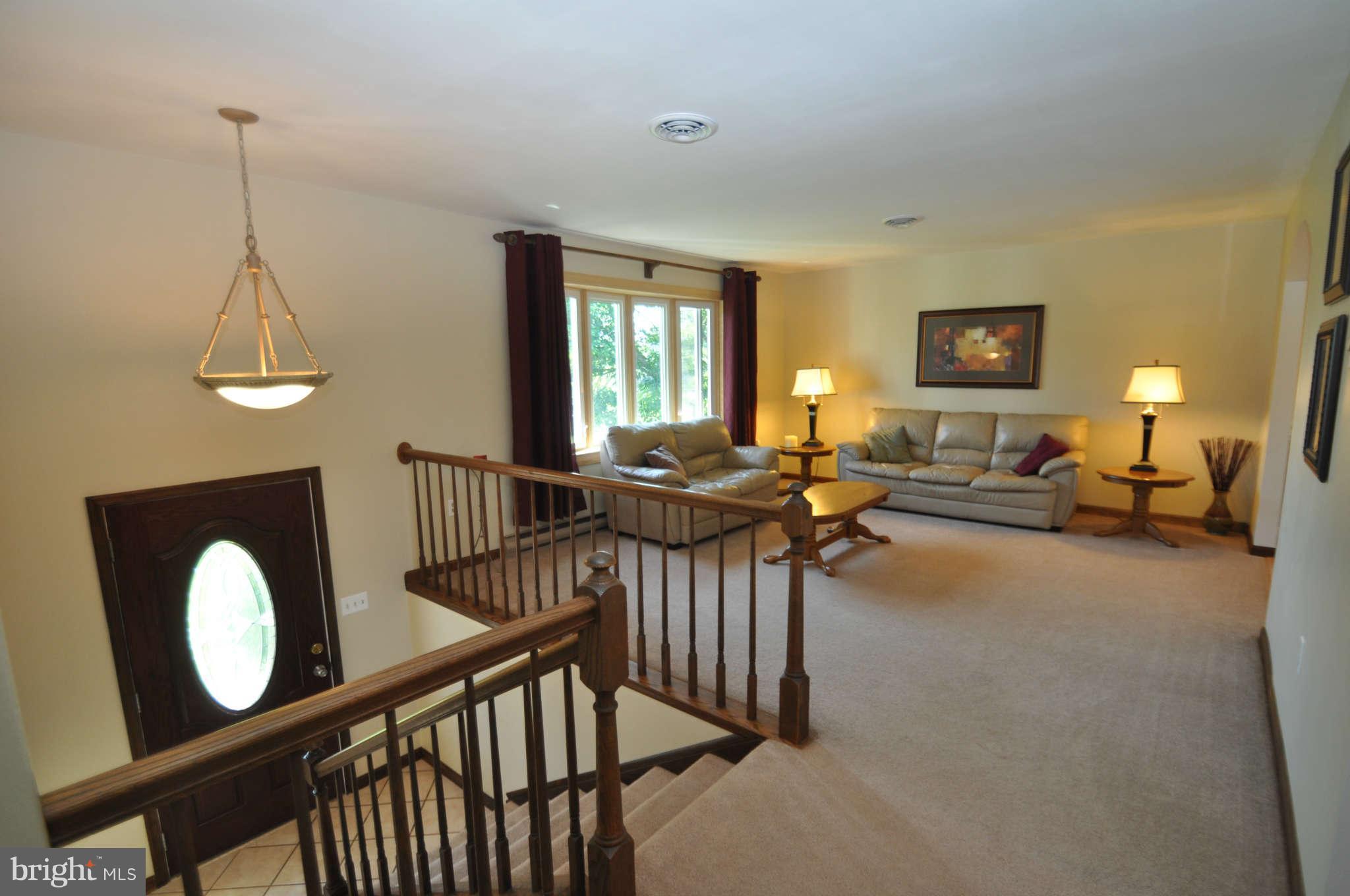5136 Perry Road Mount Airy, MD 21771 - Photo 5 of 29 Living Room