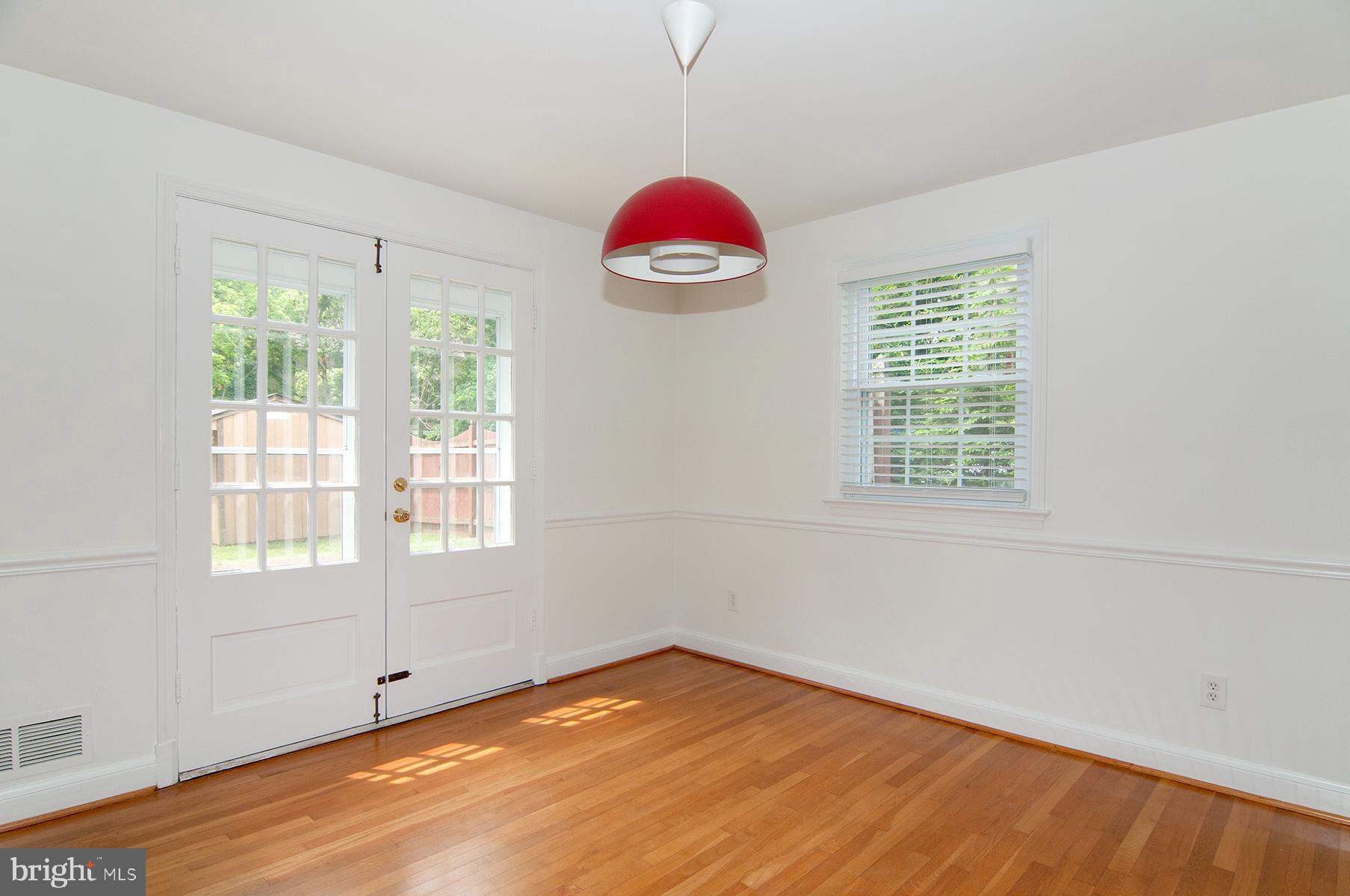 5504 Beech Avenue Bethesda, MD 20814 - Photo 11 of 28