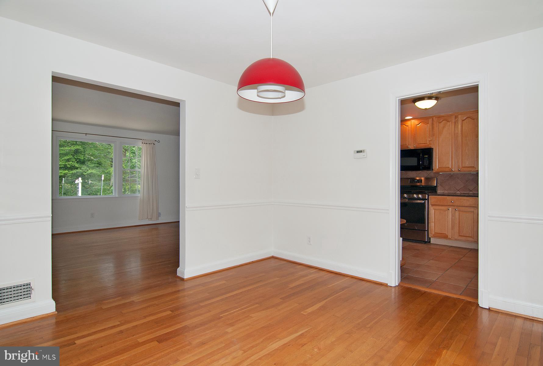 5504 Beech Avenue Bethesda, MD 20814 - Photo 10 of 28