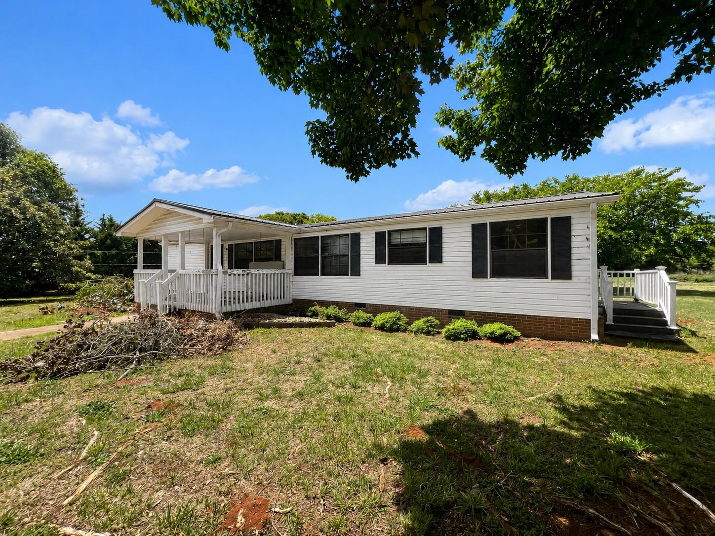 724 East Victor Hill Road Duncan, SC 29334 - Photo 2 of 10