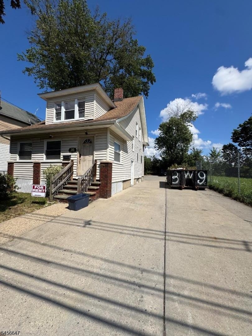 35 Lawrence Street Bloomfield, NJ 07003 - Photo 1 of 17 Gallery Image 1