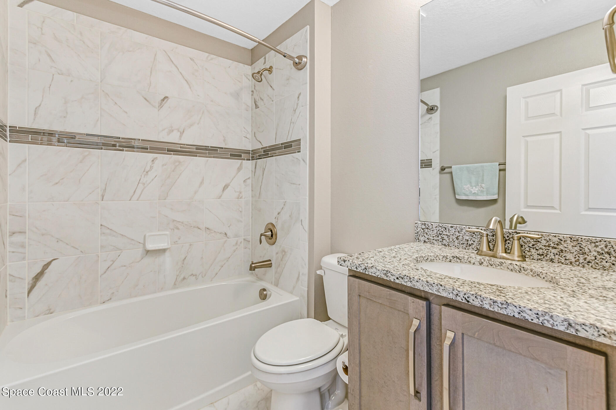 4392 Ruthann Circle Melbourne, FL 32934 - Photo 20 of 36 Guest bathroom