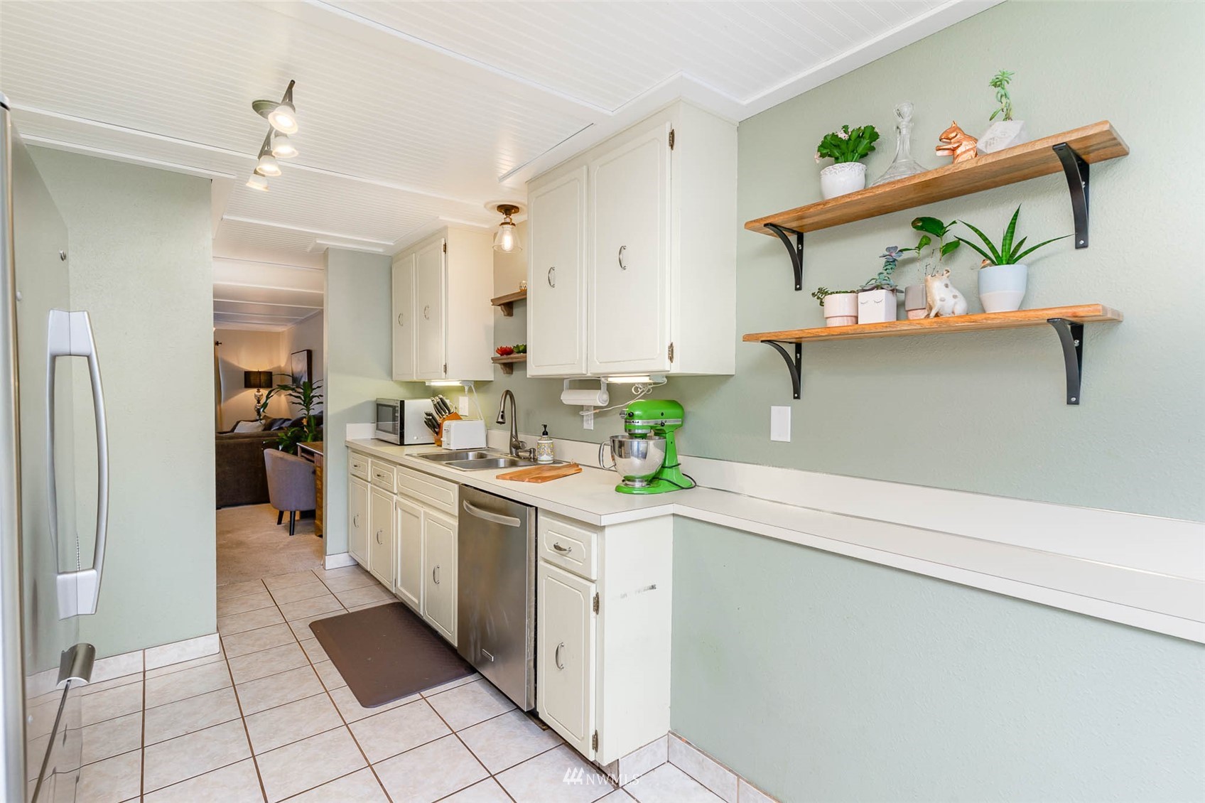 21501 4th Avenue West, Unit B14 Bothell, WA 98021 - Photo 4 of 24