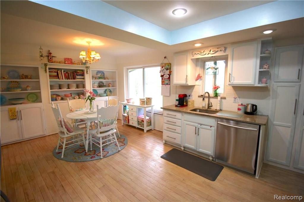 1779 Christian Hill Rochester, MI 48309 - Photo 3 of 25 Gallery Image 3