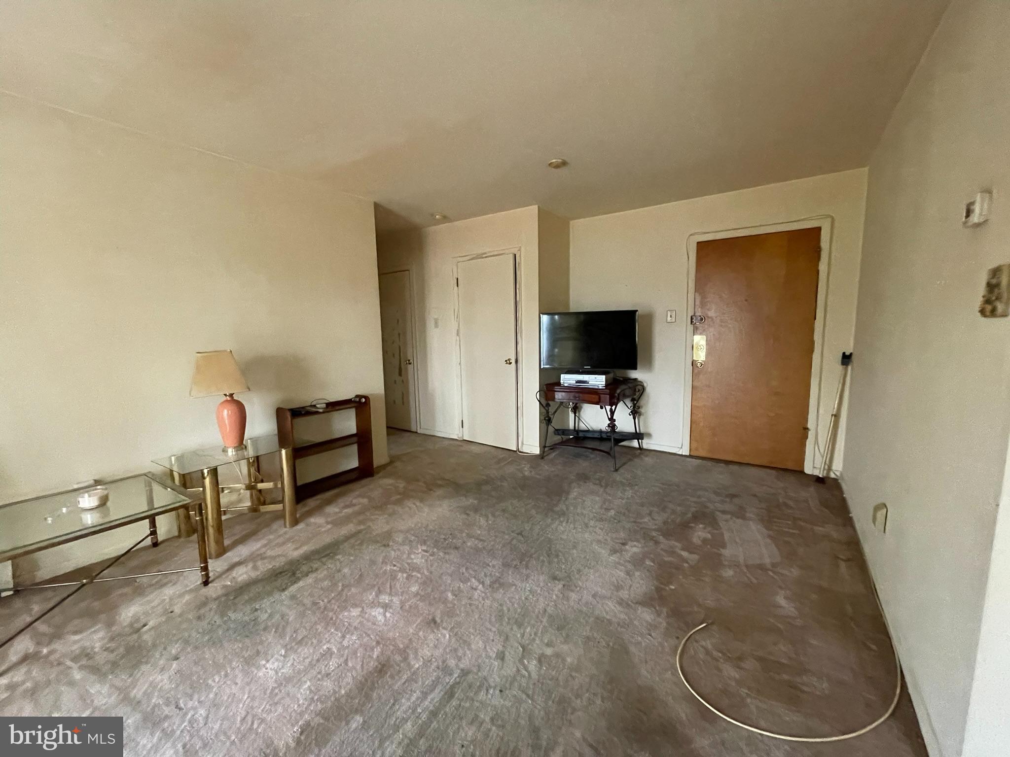 1600 Church Road, Unit D206 Wyncote, PA 19095 - Photo 5 of 9 Living Room