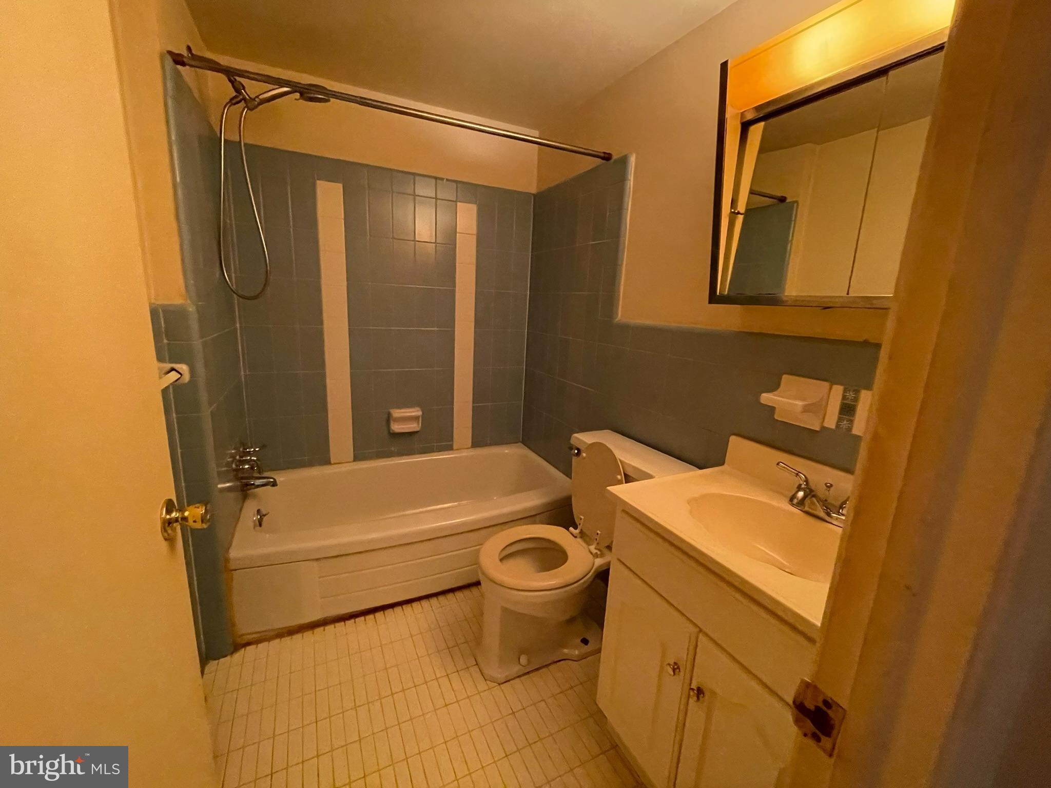 1600 Church Road, Unit D206 Wyncote, PA 19095 - Photo 8 of 9 Bathroom