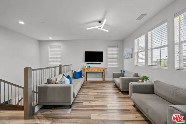 $1,249,000 | 18952 Lauren Lane, Santa Clarita, CA 91350