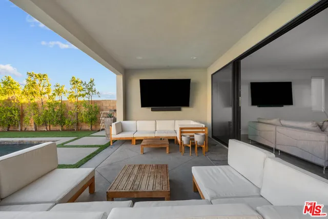 $1,249,000 | 18952 Lauren Lane, Santa Clarita, CA 91350