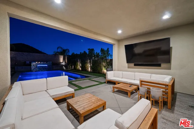 $1,249,000 | 18952 Lauren Lane, Santa Clarita, CA 91350