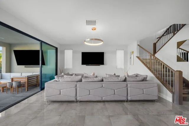 $1,249,000 | 18952 Lauren Lane, Santa Clarita, CA 91350