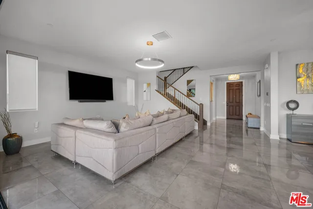 $1,249,000 | 18952 Lauren Lane, Santa Clarita, CA 91350