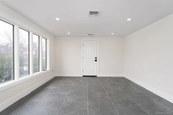 a view of empty room with window