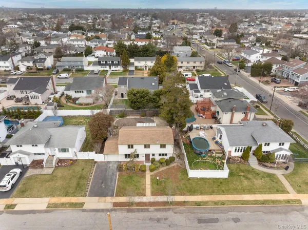 $934,999 | 2547 Army Place, Bellmore, NY 11710