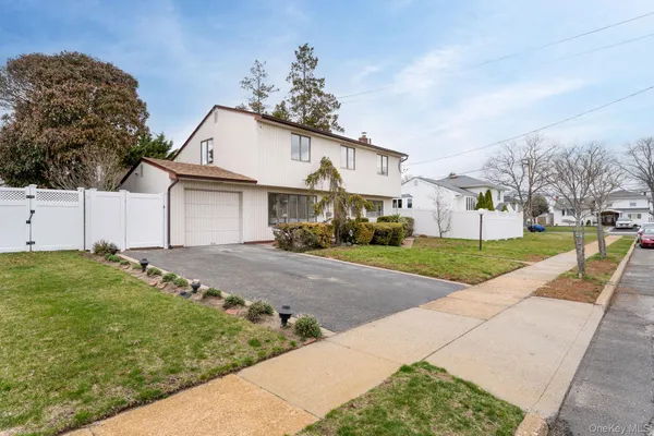 $934,999 | 2547 Army Place, Bellmore, NY 11710