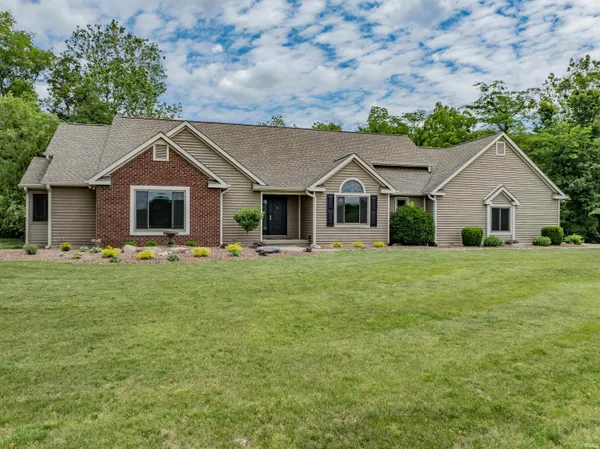 $800,000 | 7565 North Clear Creek Road, Huntington, IN 46750