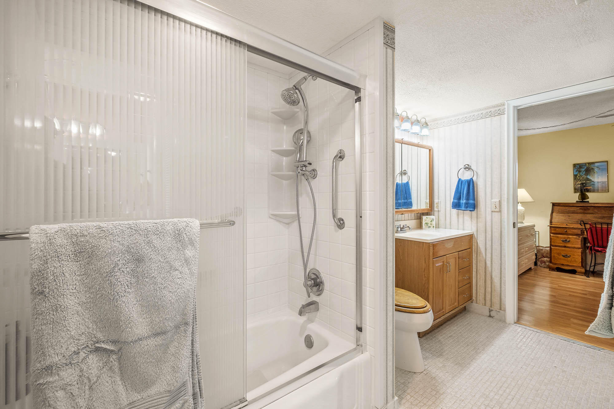 7 Royal Palm Way, Unit 305 Boca Raton, FL 33432 - Photo 15 of 24 015-Boca-Bayou-Condo-Boca-Raton-Interior