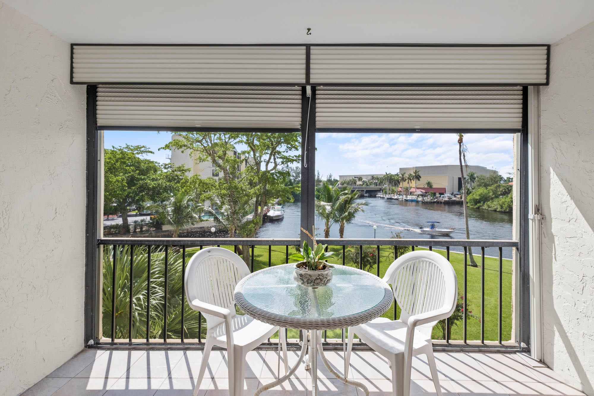 7 Royal Palm Way, Unit 305 Boca Raton, FL 33432 - Photo 2 of 24 005-Boca-Bayou-Condo-Boca-Raton-Interior