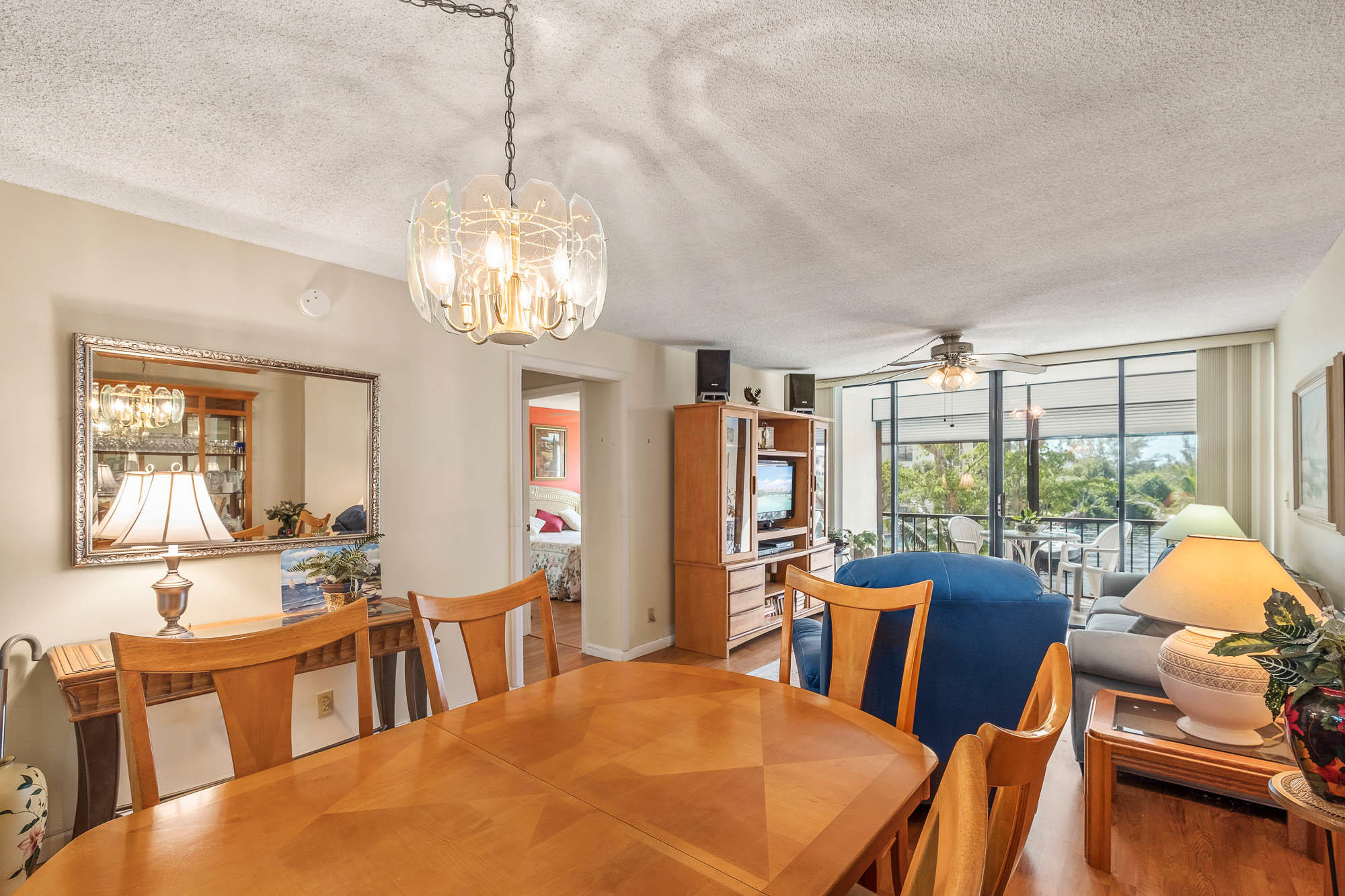 7 Royal Palm Way, Unit 305 Boca Raton, FL 33432 - Photo 5 of 24 003-Boca-Bayou-Condo-Boca-Raton-Interior