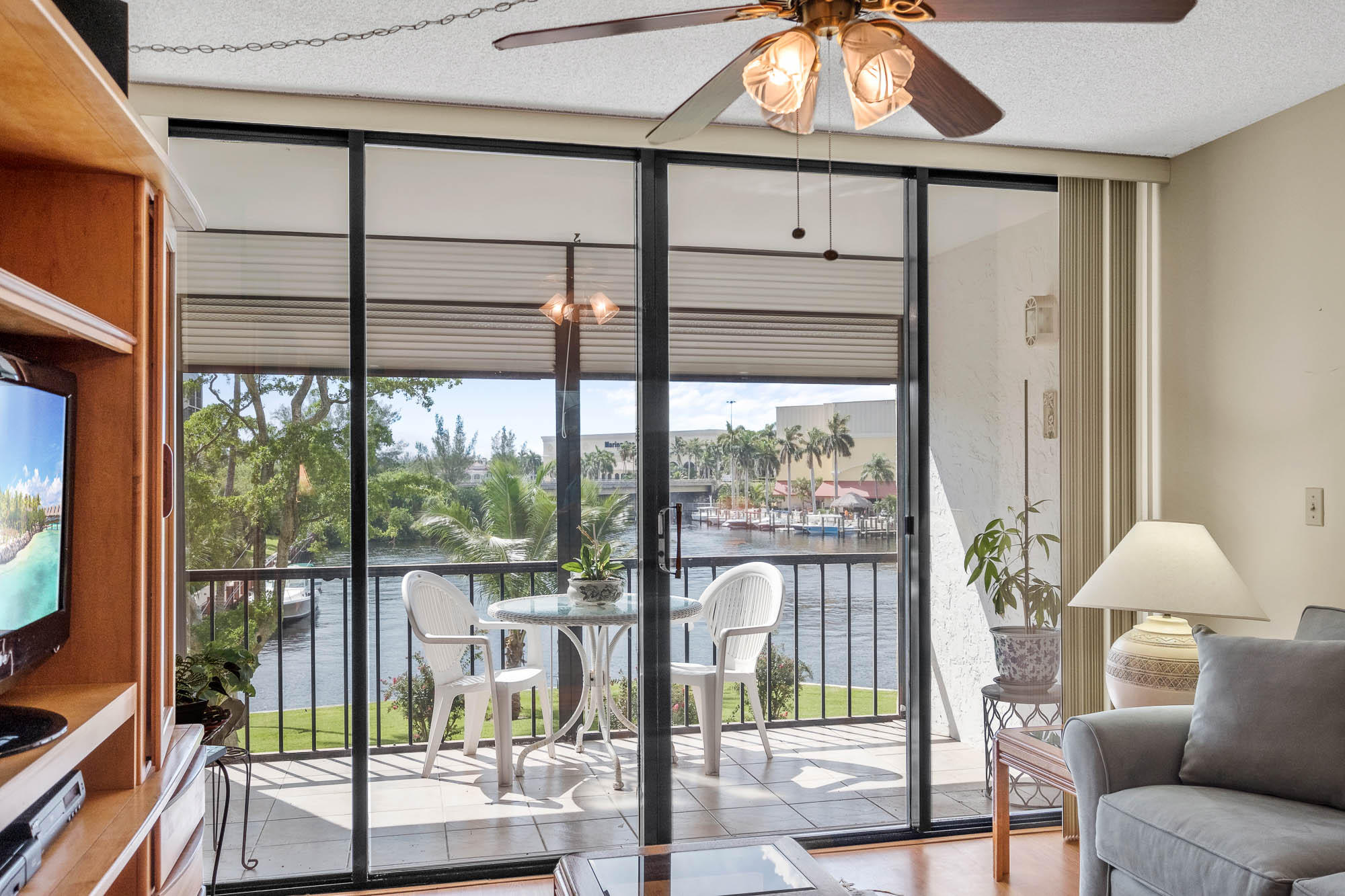 7 Royal Palm Way, Unit 305 Boca Raton, FL 33432 - Photo 6 of 24 004-Boca-Bayou-Condo-Boca-Raton-Interior