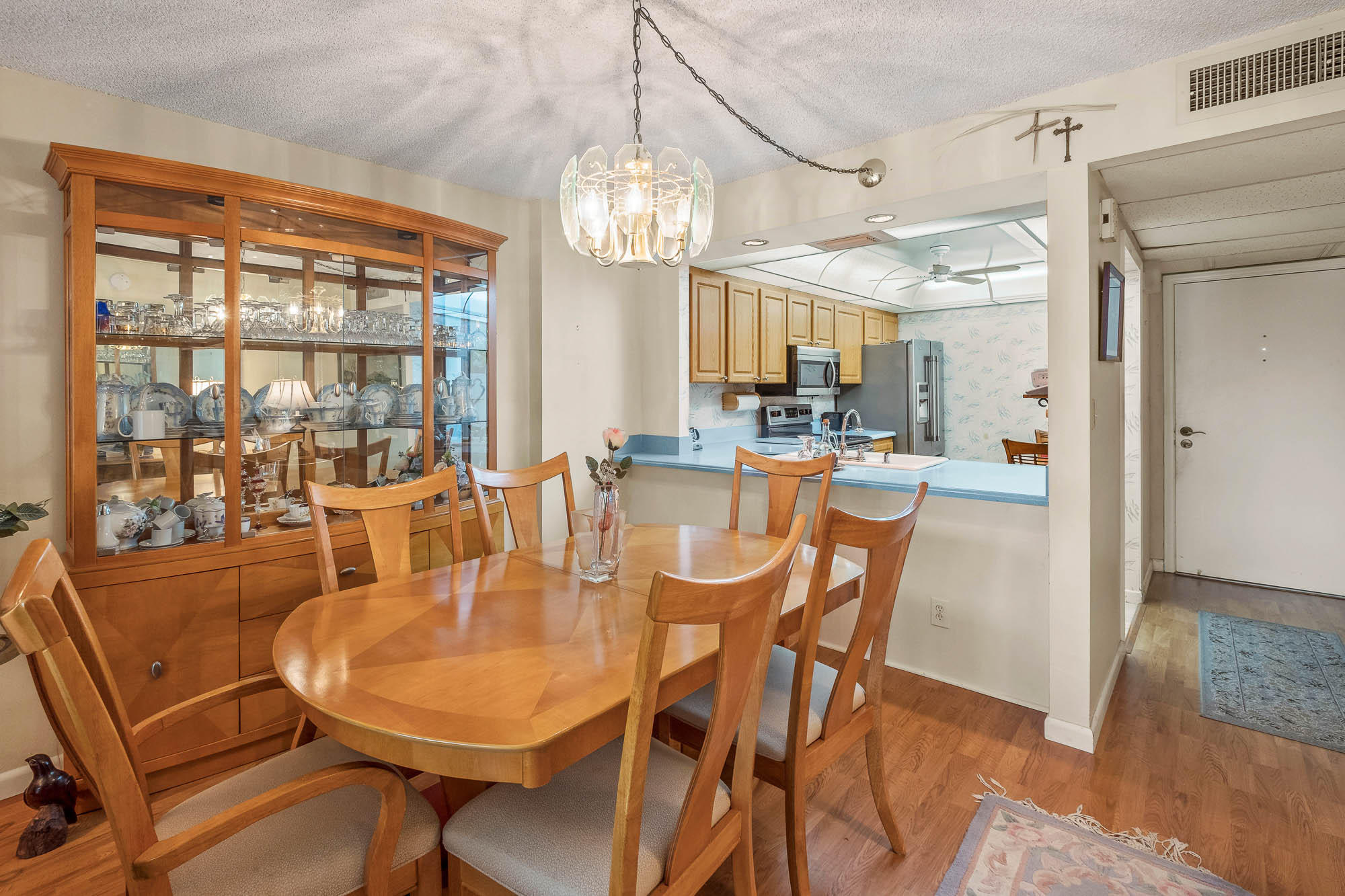 7 Royal Palm Way, Unit 305 Boca Raton, FL 33432 - Photo 8 of 24 008-Boca-Bayou-Condo-Boca-Raton-Interior