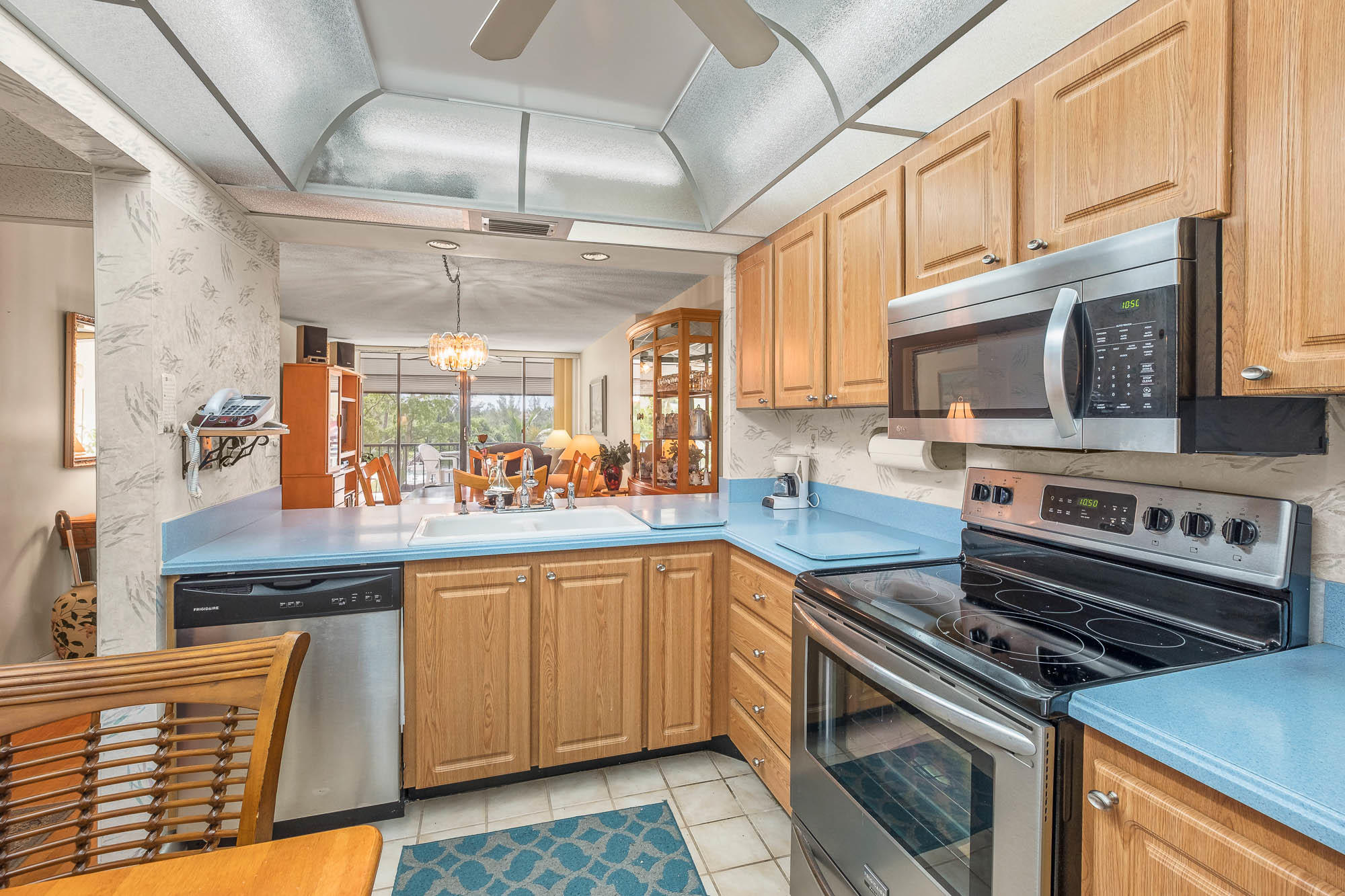 7 Royal Palm Way, Unit 305 Boca Raton, FL 33432 - Photo 10 of 24 011-Boca-Bayou-Condo-Boca-Raton-Interior