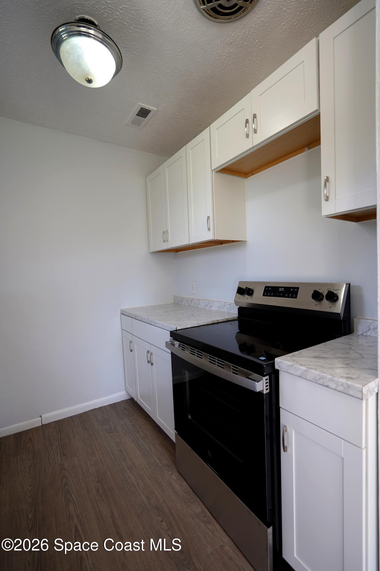 300 West Rutgers Street Melbourne, FL 32901 - Photo 8 of 17 100