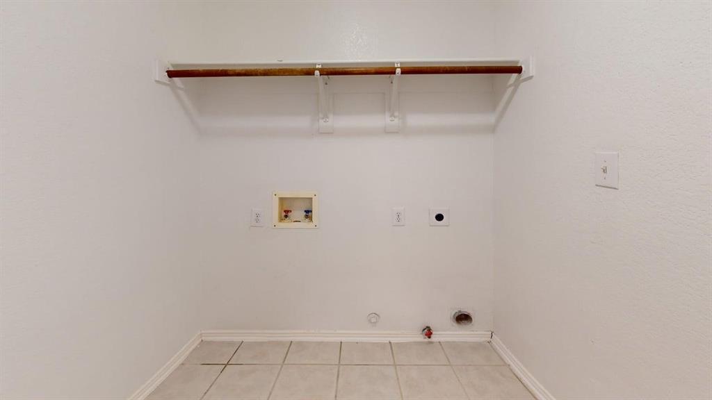 3223 Winding Ridge Circle Arlington, TX 76063 - Photo 24 of 27 Laundry area featuring hookup for a gas dryer, washer hookup, electric dryer hookup, and light tile patterned flooring