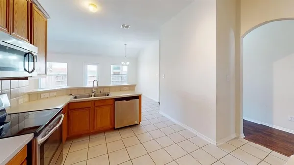 $2,550 | 3223 Winding Ridge Circle, Arlington, TX 76063