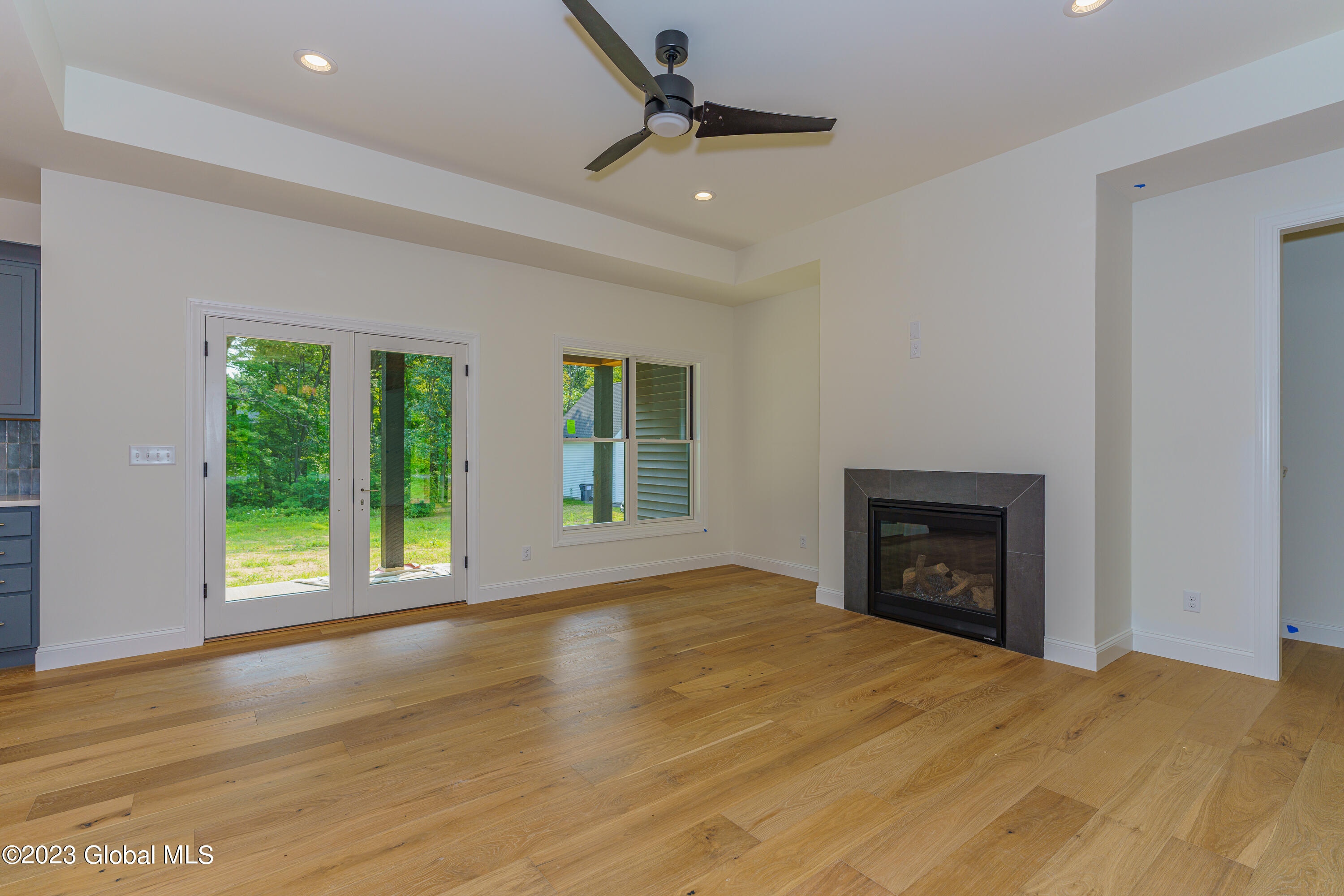 189 Woodin Road Halfmoon, NY 12065 - Photo 11 of 33 2 Livingroom 1