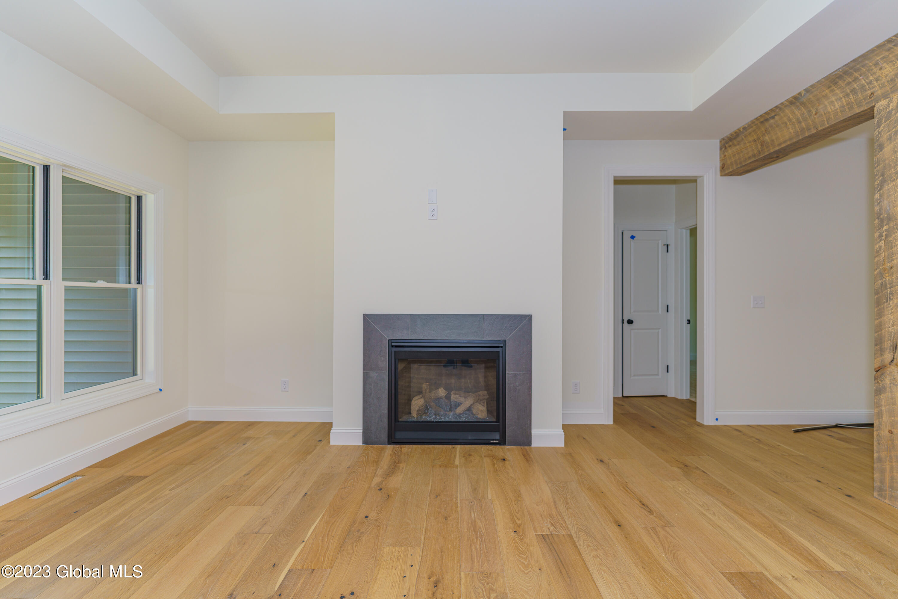 189 Woodin Road Halfmoon, NY 12065 - Photo 16 of 33 2 Livingroom 4