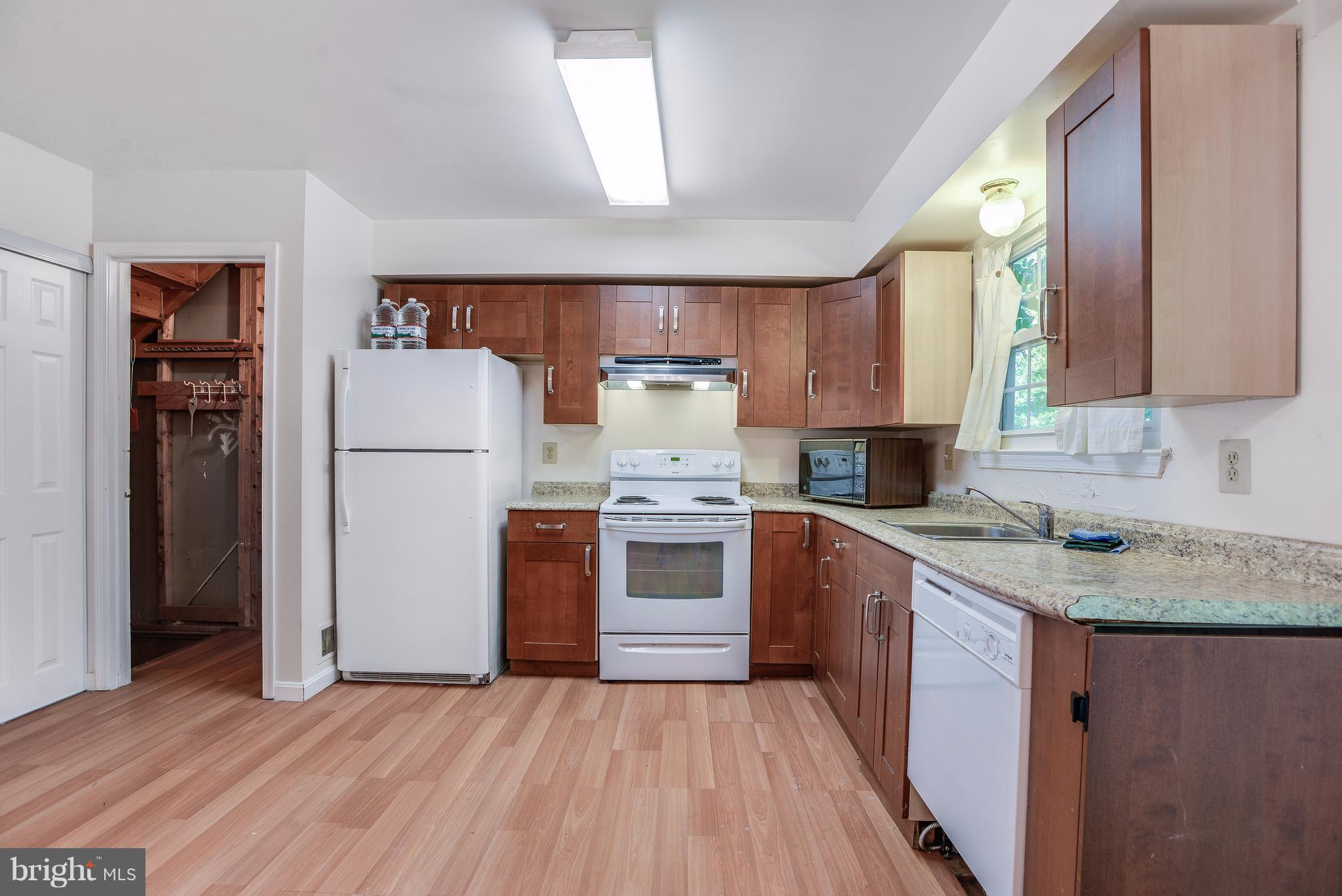 14843 Hammersmith Circle Silver Spring, MD 20906 - Photo 9 of 20 Kitchen