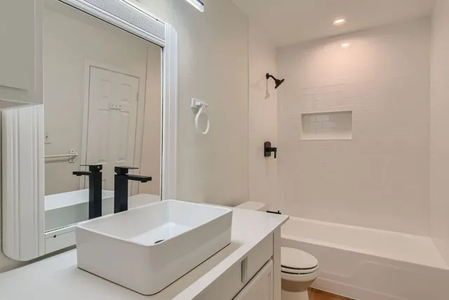 $685,000 | 3510 Southridge Drive, Austin, TX 78704