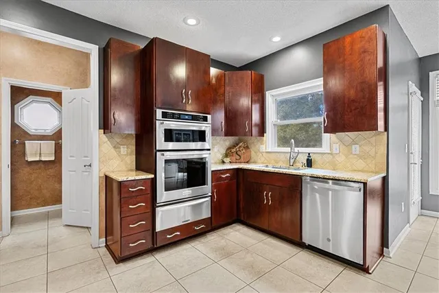 $550,000 | 6714 West 148th Terrace, Overland Park, KS 66223