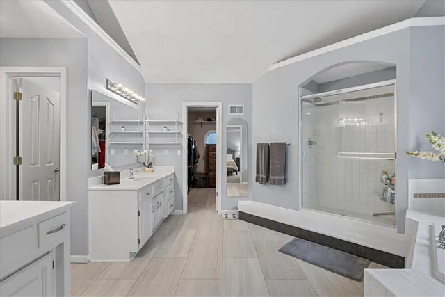 $550,000 | 6714 West 148th Terrace, Overland Park, KS 66223