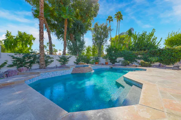 $1,097,000 | 54 Sutton Place East, Palm Desert, CA 92211