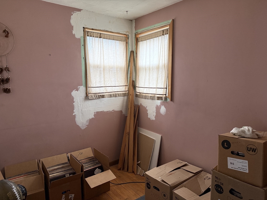 6 Anthony Road Tewksbury, MA 01876 - Photo 21 of 31 a room with a workspace