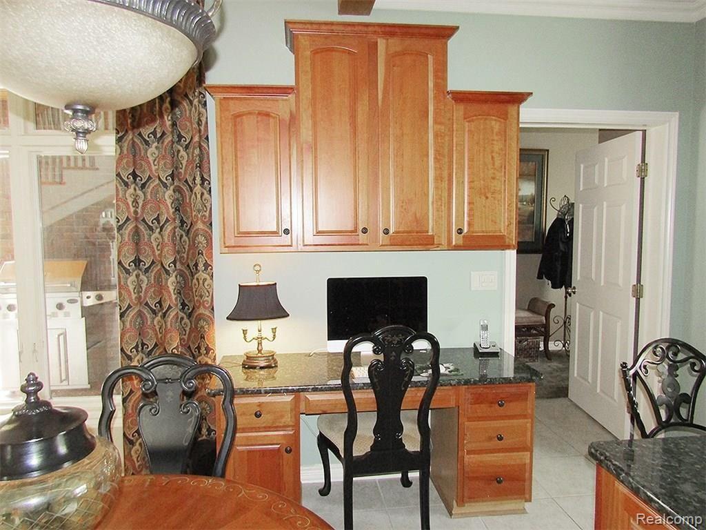 451 Whims Lane Rochester, MI 48306 - Photo 14 of 43 WhimsKIT5, 451.jpg