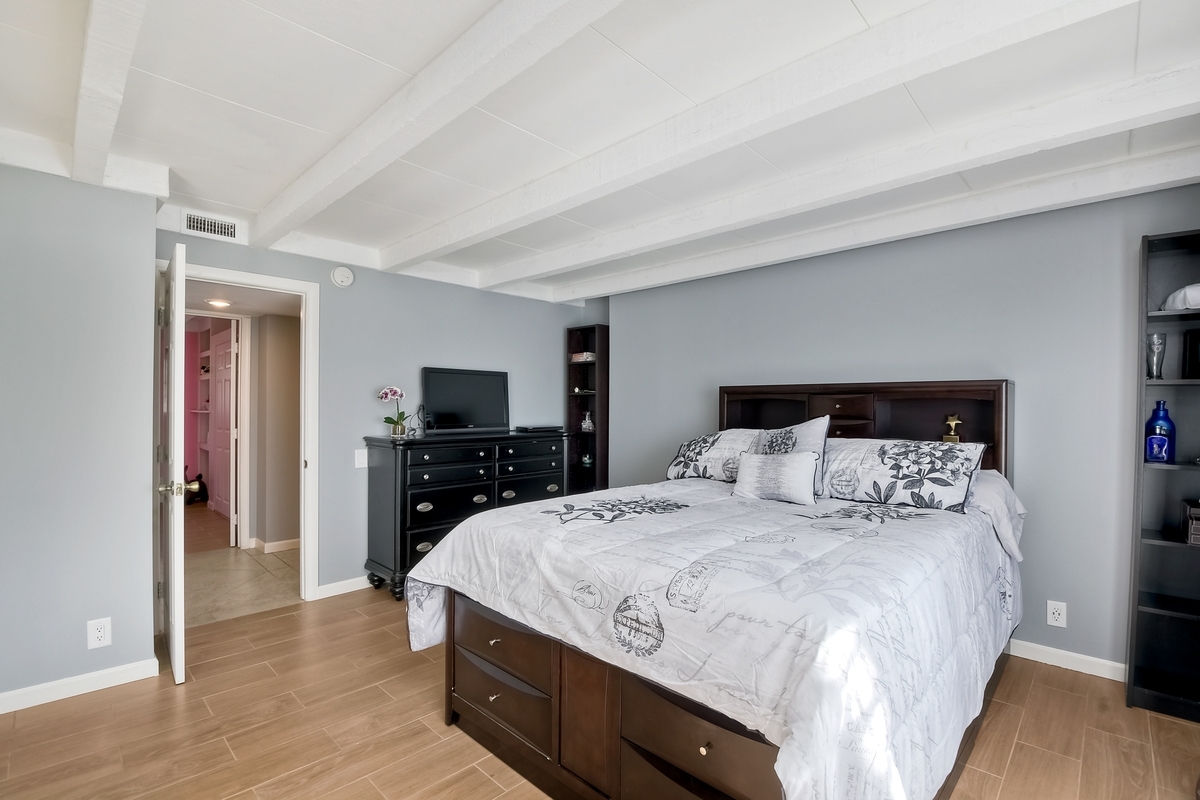 528 Raintree Drive Vista, CA 92084 - Photo 12 of 25 Gallery Image 12