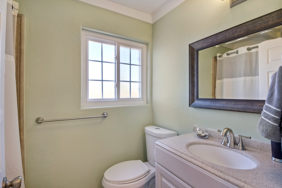528 Raintree Drive Vista, CA 92084 - Photo 13 of 25 Gallery Image 13