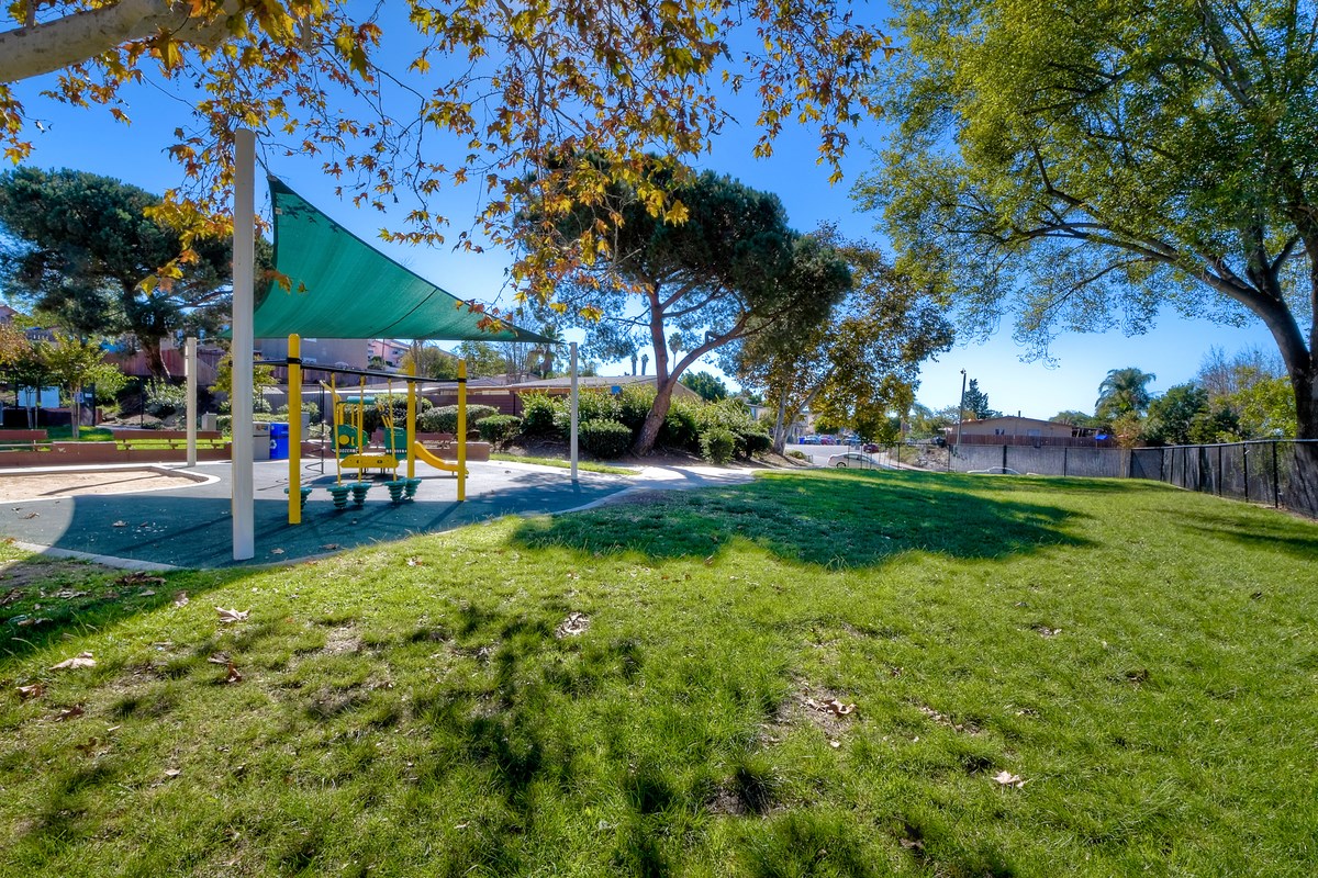 528 Raintree Drive Vista, CA 92084 - Photo 24 of 25 Gallery Image 24