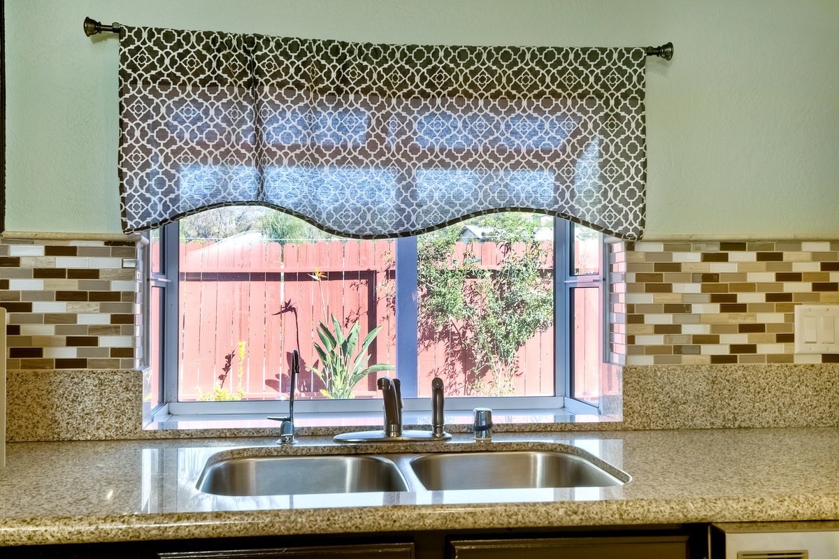 528 Raintree Drive Vista, CA 92084 - Photo 8 of 25 Gallery Image 8