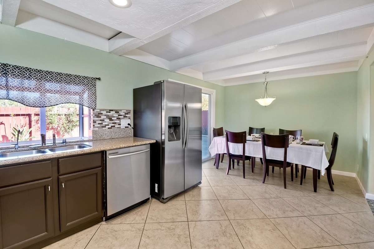 528 Raintree Drive Vista, CA 92084 - Photo 9 of 25 Gallery Image 9