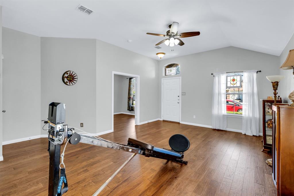 1065 Springhill Drive Saginaw, TX 76179 - Photo 6 of 40