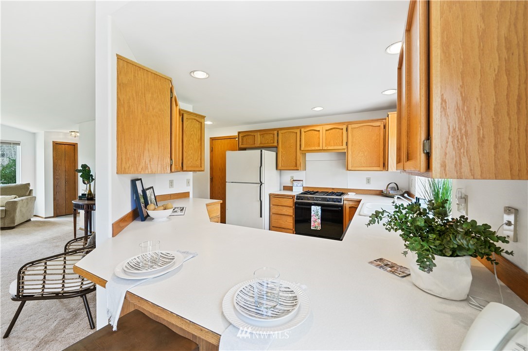 13042 Thompson Road Anacortes, WA 98221 - Photo 9 of 37 Gallery Image 9