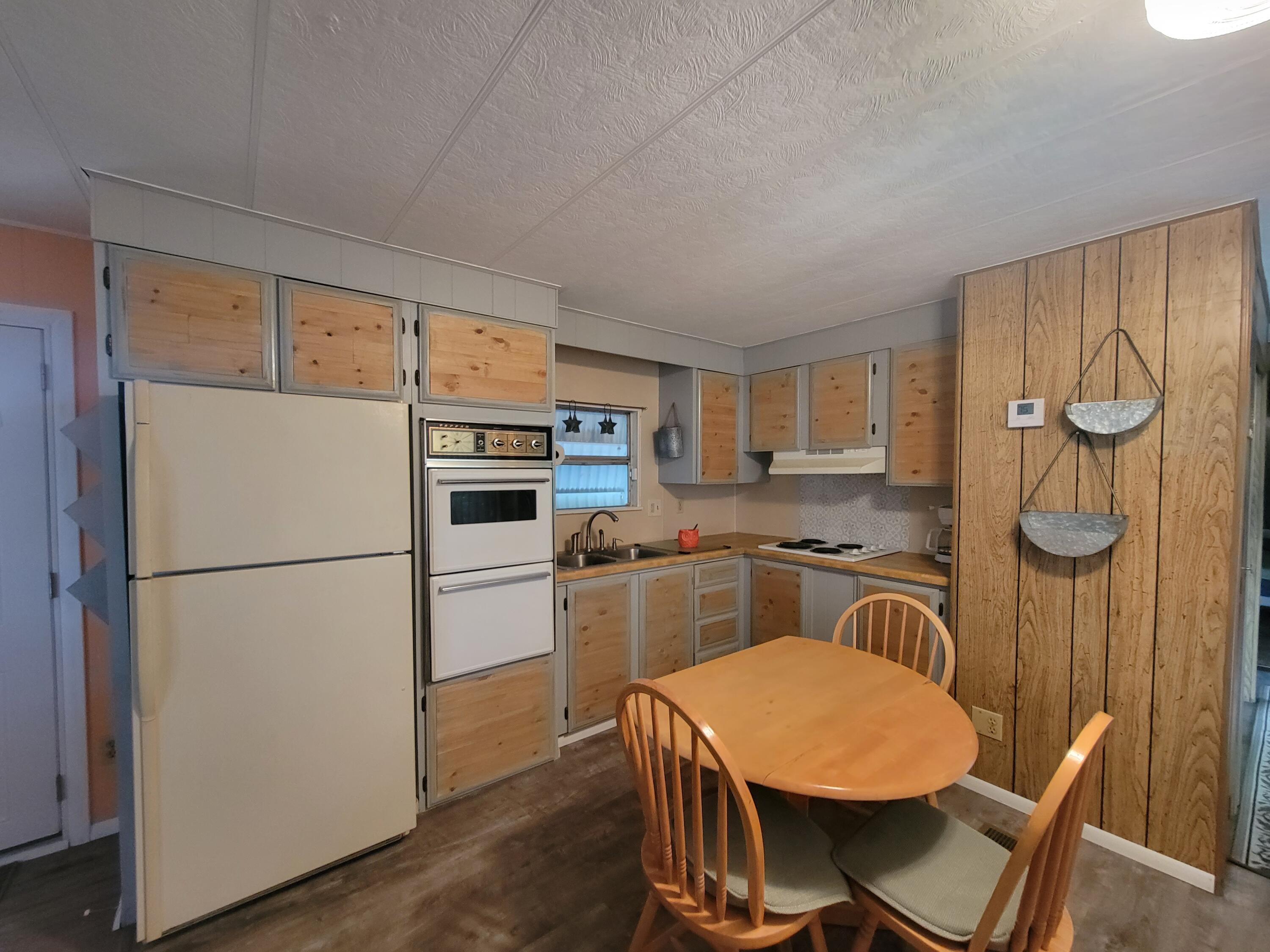 9225 Southeast 60th Drive Okeechobee, FL 34974 - Photo 3 of 17 20231117_101342