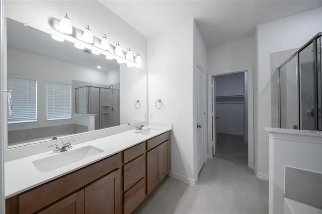 an empty room with closet and ceiling fan